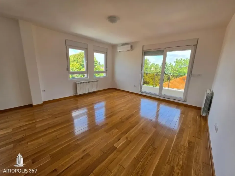Prodaja, dvosoban stan, 82m², Batajnica, Beograd