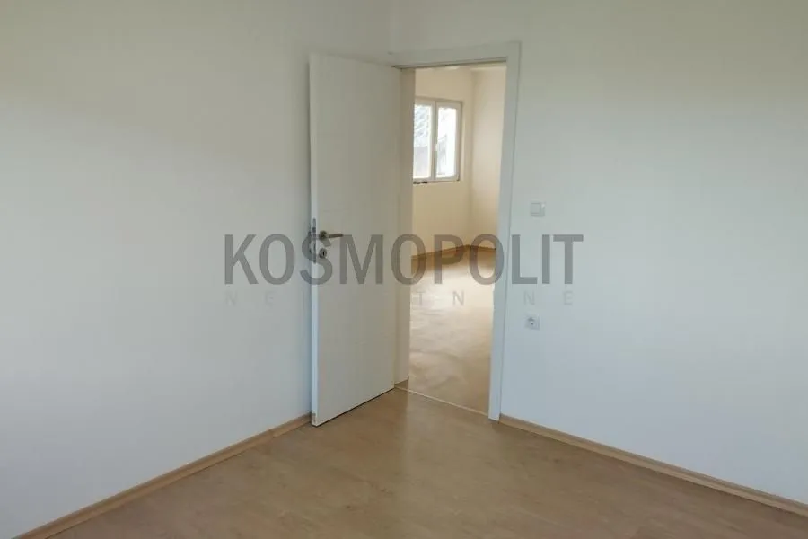 Prodaja, trosoban stan, 57m², Zemun Sve Podlokacije, Beograd