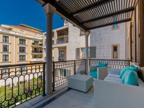 Sale, four bedroom apartment, 240m², Tivat, Crna Gora - image 13