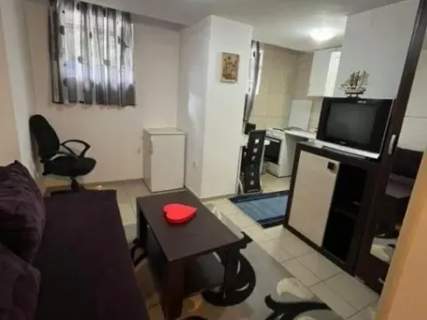 Izdavanje, garsonjera, 20m², Preko Morače, Podgorica