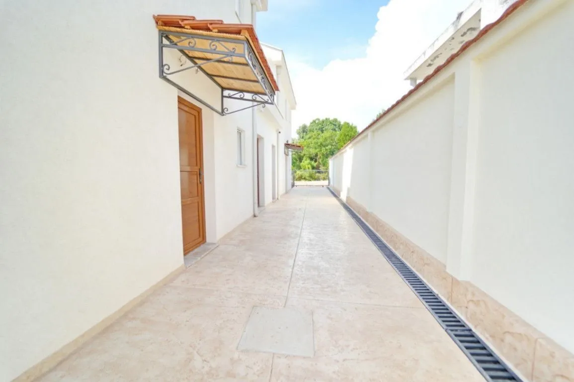 Sale, house, 184m², Hladna Uvala, Bar