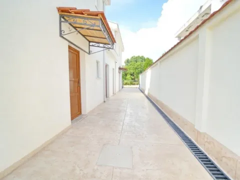 Prodaja, kuća, 184m², Hladna Uvala, Bar - image 9