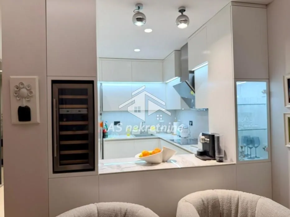 Izdavanje, četvorosoban stan, 103m², Stari Grad, Beograd