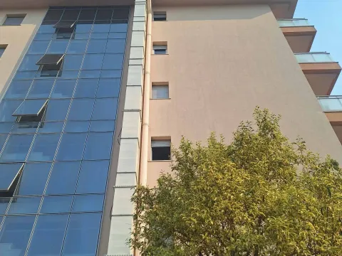Izdavanje, poslovni prostor, 300m², City Kvart, Podgorica - image 2