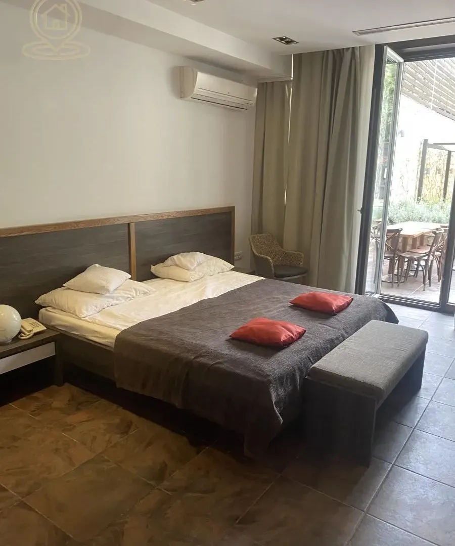 Izdavanje, jednosoban stan, 70m², Savski Venac, Beograd