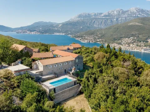 Sale, house, 176m², Kotor, Crna Gora - image 1