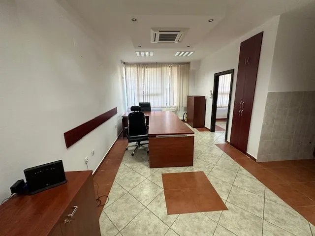Rent, office space, 81m², Krivi Most, Podgorica