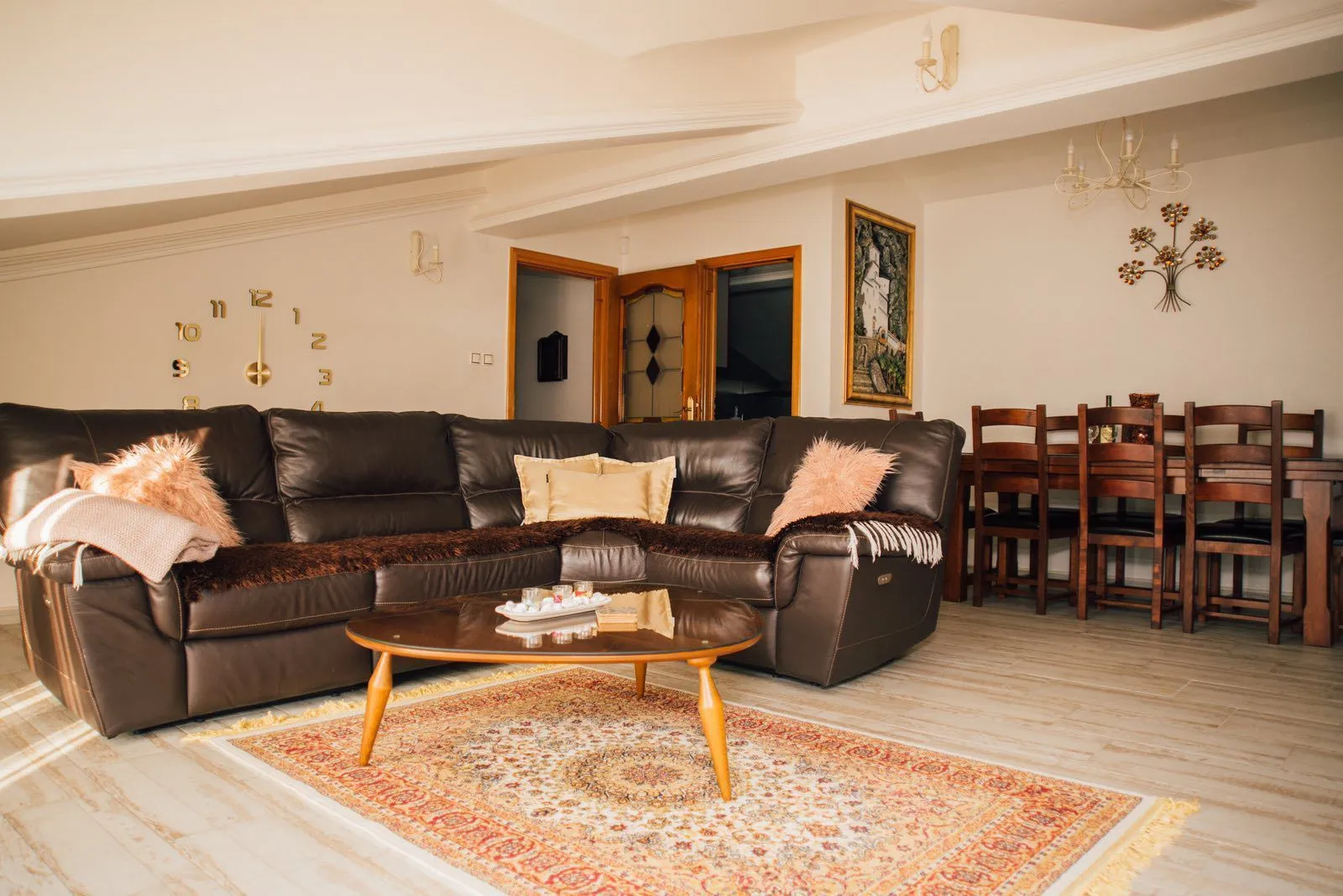 Izdavanje, dvosoban stan, 130m², Kotor, Crna Gora