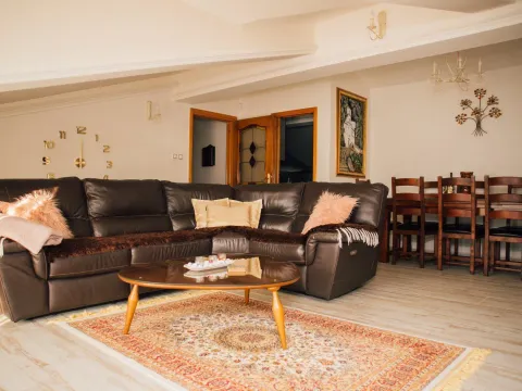 Rent, two bedroom apartment, 130m², Kotor, Crna Gora - image 3