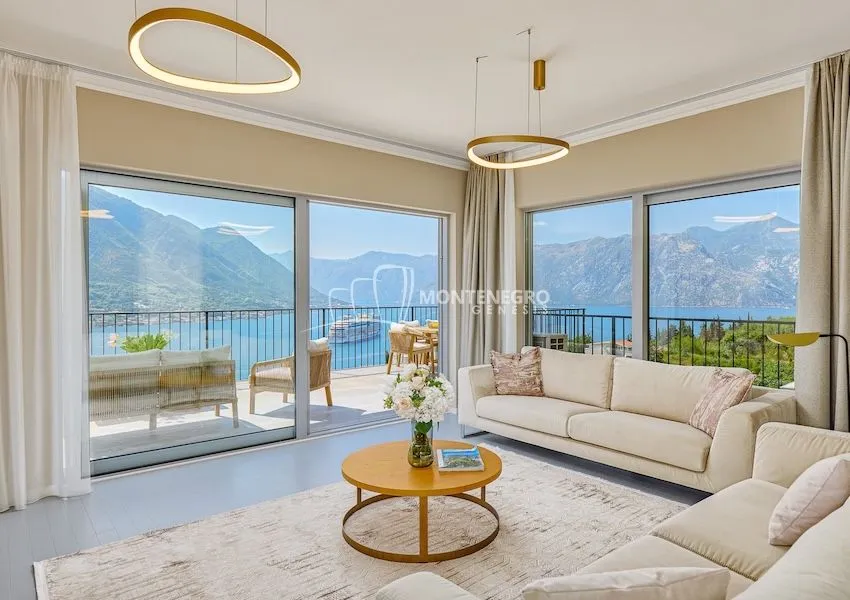 Prodaja, trosoban stan, 158m², Dobrota, Kotor