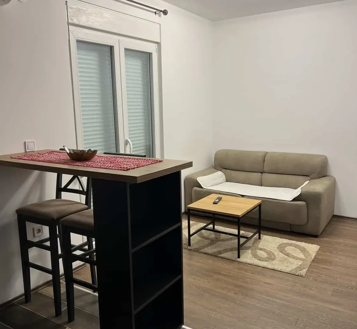 Izdavanje, jednosoban stan, 36m², Budva, Crna Gora
