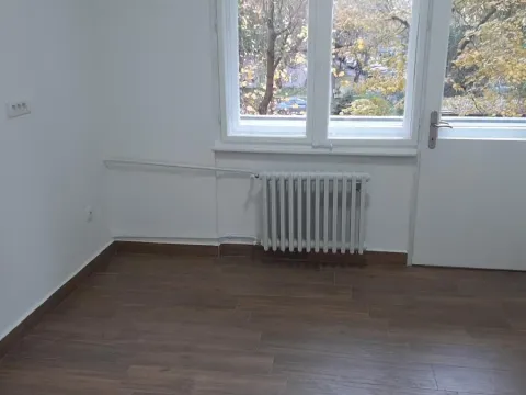 Izdavanje, trosoban stan, 105m², Centar, Novi Sad - image 11