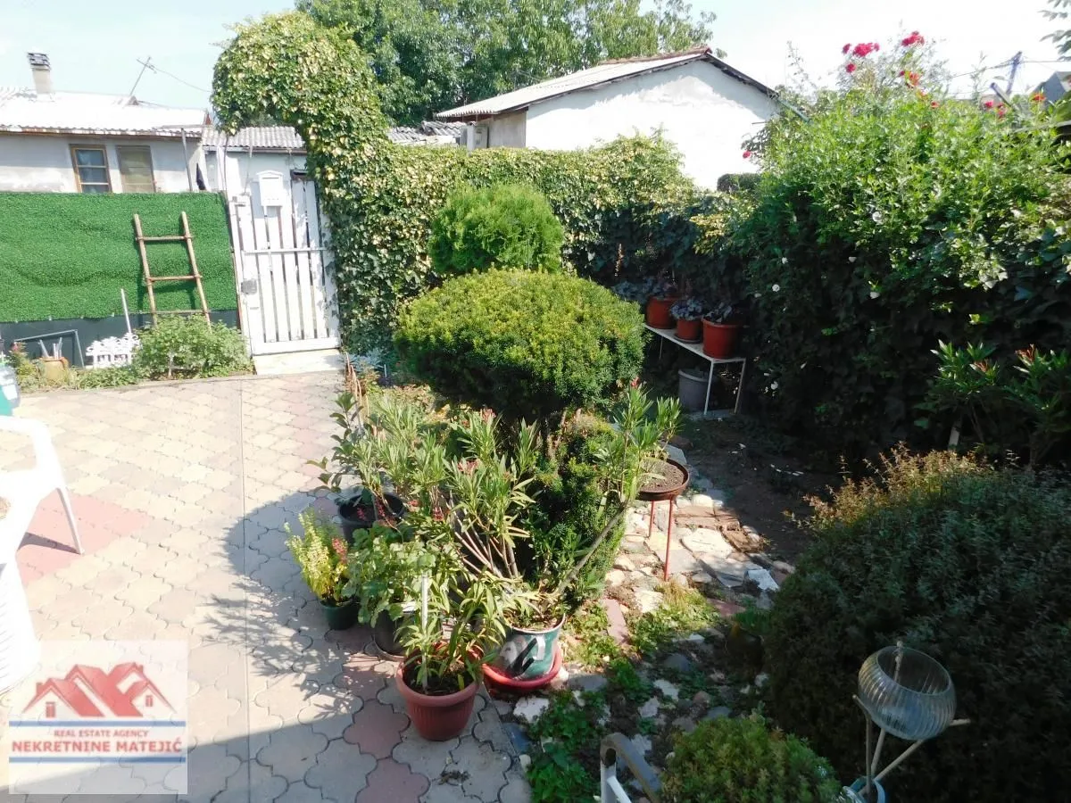 Prodaja, dvosoban stan, 65m², Centralna radionica, Kragujevac