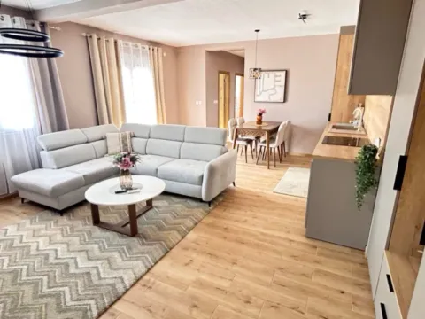 Izdavanje, dvosoban stan, 68m², Gornja Gorica, Podgorica