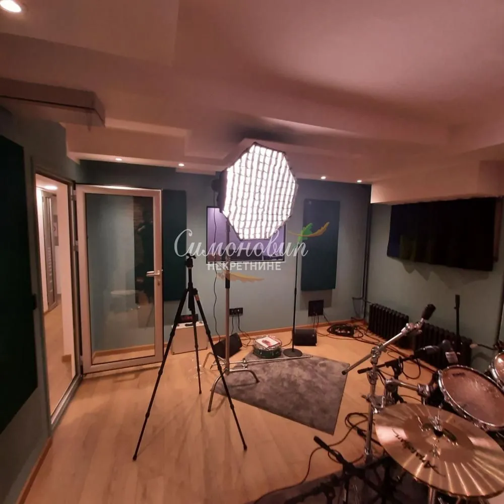 Izdavanje, poslovni prostor, 93m², Čukarica, Beograd