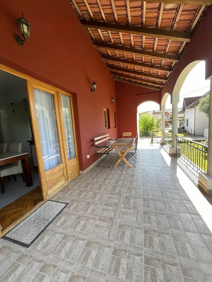 Rent, house, 200m², Tološi, Podgorica