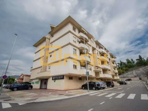 Izdavanje, dvosoban stan, 100m², Centar, Podgorica