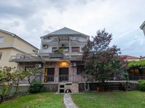 Izdavanje, stan, 145m², Momišići, Podgorica - image 13