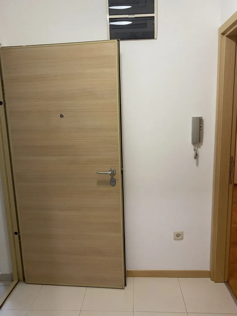 Izdavanje, dvosoban stan, 43m², Stari Aerodrom, Podgorica