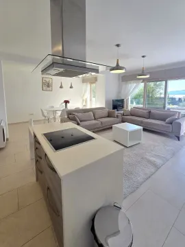 Izdavanje, trosoban stan, 150m², Donja Lastva, Tivat - image 20