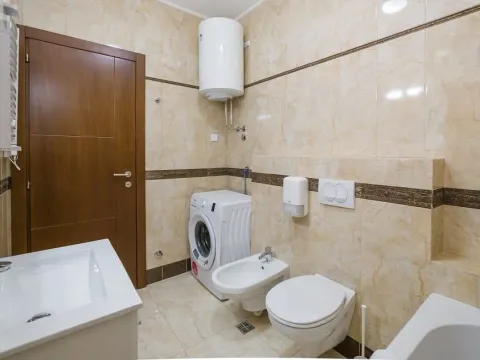 Sale, one bedroom apartment, 64m², Bečići, Budva - image 4