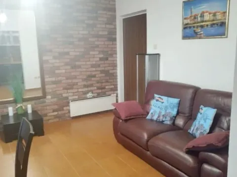 Izdavanje, trosoban stan, 84m², Centar, Tivat - image 6