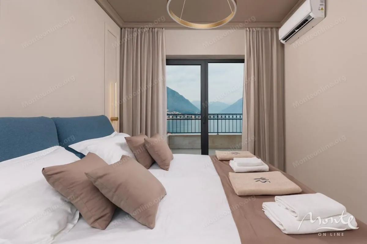 Prodaja, trosoban stan, 204m², Dobrota, Kotor