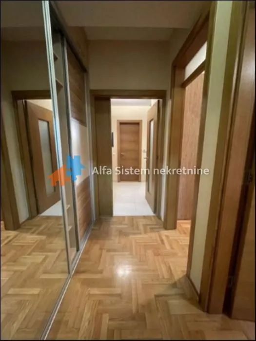 Izdavanje, trosoban stan, 104m², Savski Venac, Beograd