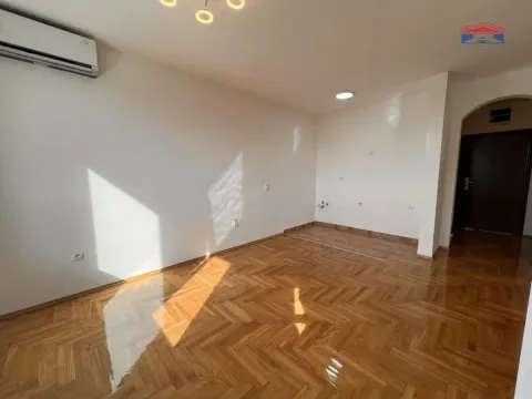 Sale, four bedroom apartment, 117m², Bulevar Evrope, Novi Sad Sve Podlokacije - image 2