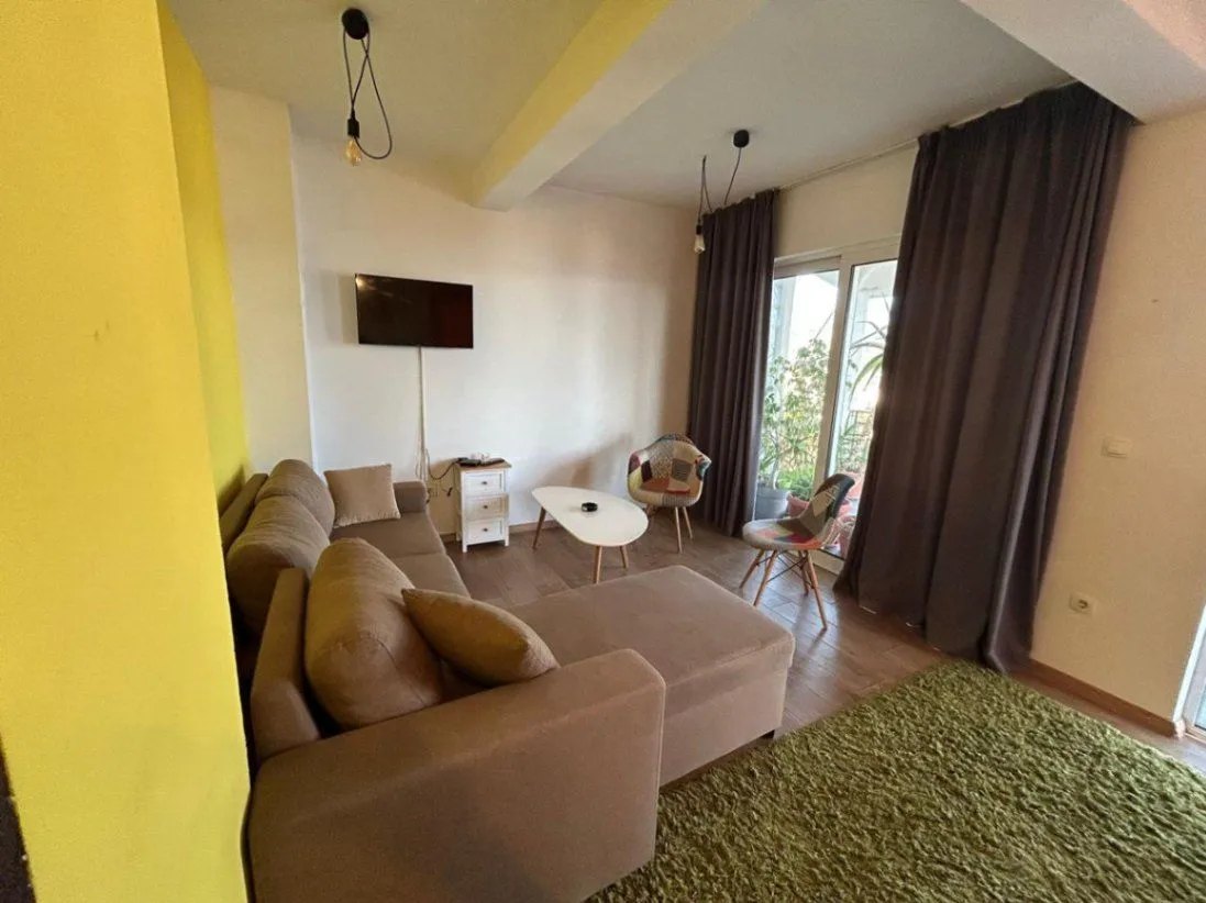 Izdavanje, dvosoban stan, 110m², Zeleni Pojas, Bar