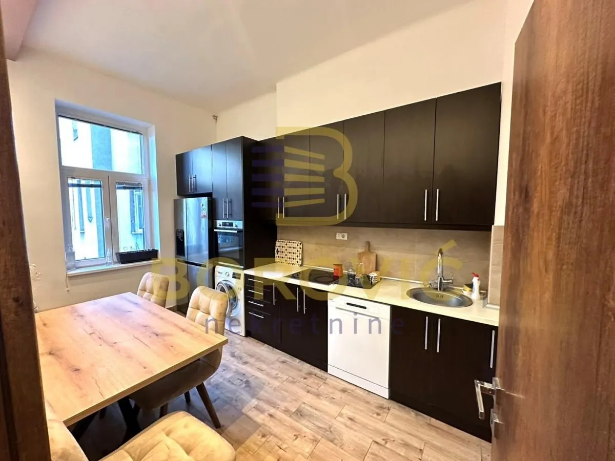 Izdavanje, četvorosoban stan, 100m², Savski Venac, Beograd