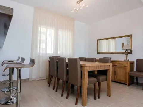 Prodaja, trosoban stan, 136m², Bečići, Budva - image 10