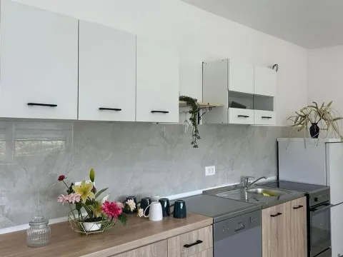 Rent, three bedroom apartment, 100m², Kavač, Kotor - image 3