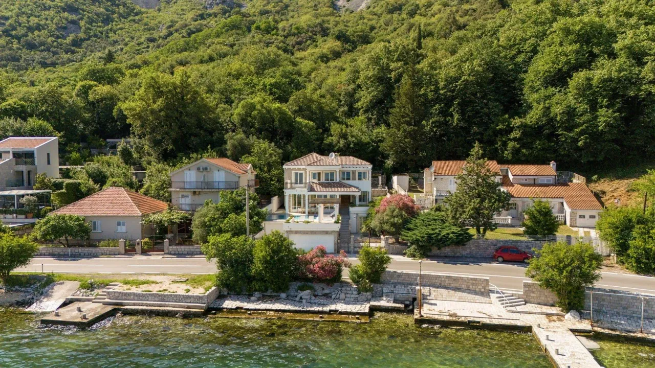 Sale, house, 405m², Strp, Kotor