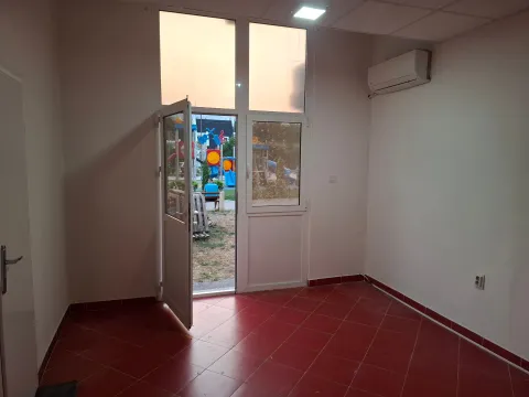 Rent, office space, 24m², Pažići, Danilovgrad - image 8