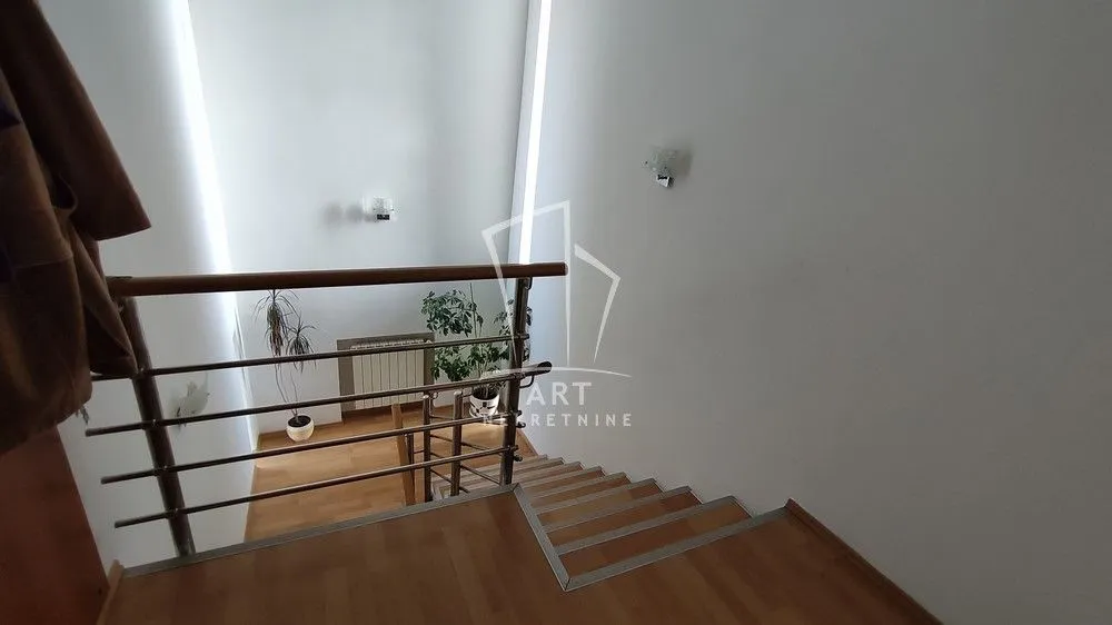 Sale, house, 427m², Voždovac Sve Podlokacije, Beograd