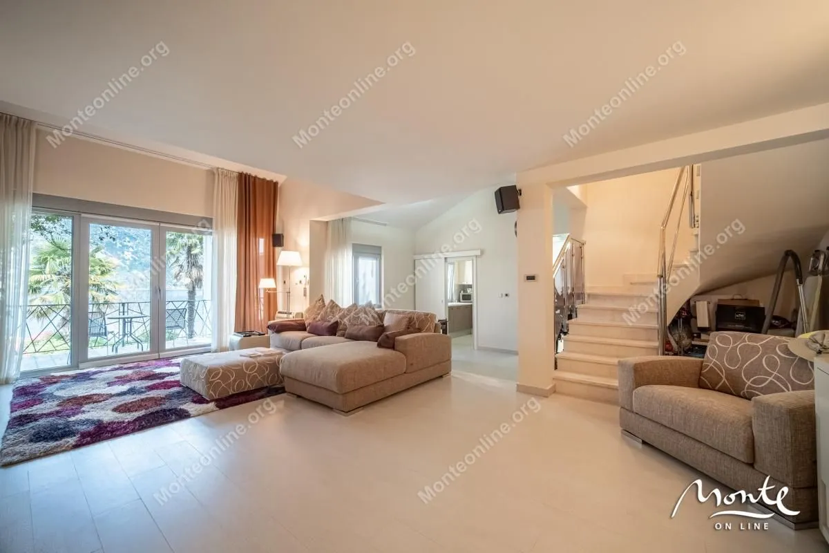 Sale, house, 484m², Stoliv, Kotor