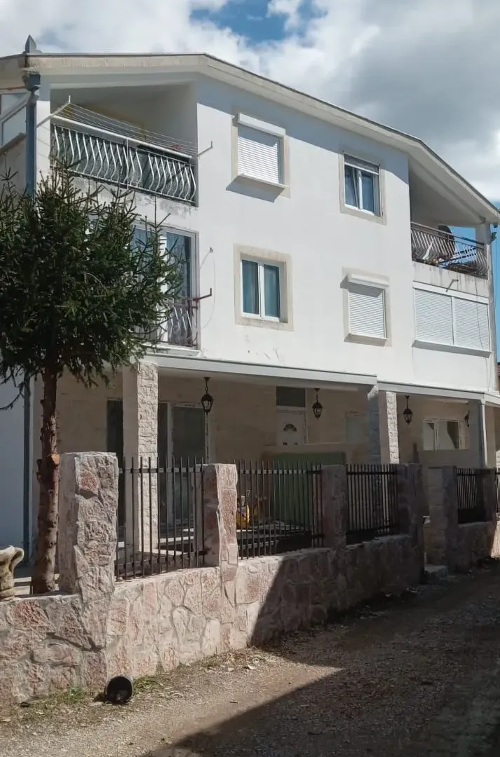 Prodaja, trosoban stan, 56m², Makedonsko naselje, Bar