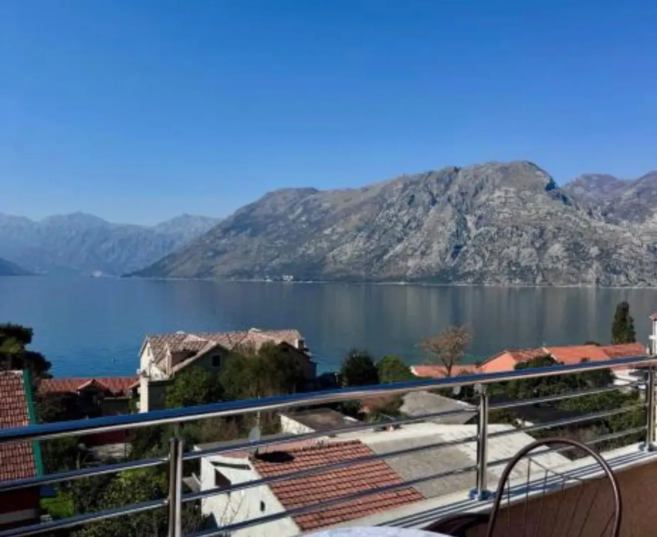 Rent, office space, 500m², Dobrota, Kotor