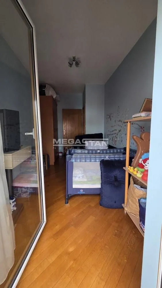 Prodaja, trosoban stan, 76m², Čubura, Beograd