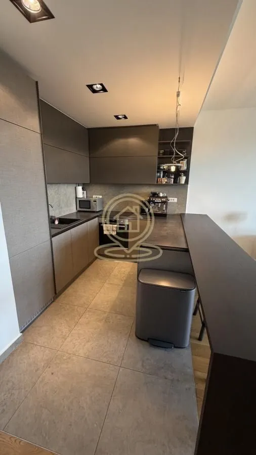 Izdavanje, trosoban stan, 89m², Savski Venac, Beograd