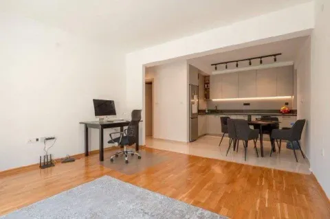 Sale, two bedroom apartment, 62m², Bečići, Budva - image 2