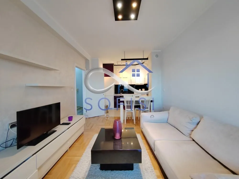 Izdavanje, jednosoban stan, 45m², Bulevar Evrope, Novi Sad Sve Podlokacije
