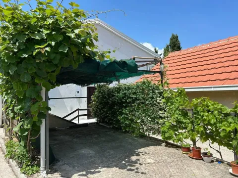 Rent, two bedroom apartment, 92m², Krašići, Tivat - image 8