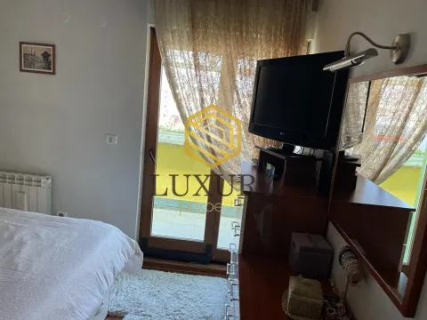 Izdavanje, trosoban stan, 130m², Stari Aerodrom, Podgorica - image 9