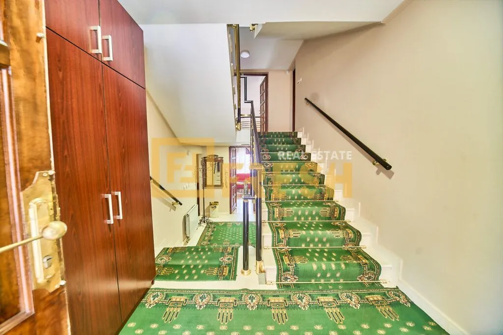 Izdavanje, kuća, 280m², Gorica C, Podgorica