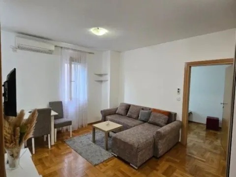 Izdavanje, jednosoban stan, 36m², Stari Aerodrom, Podgorica