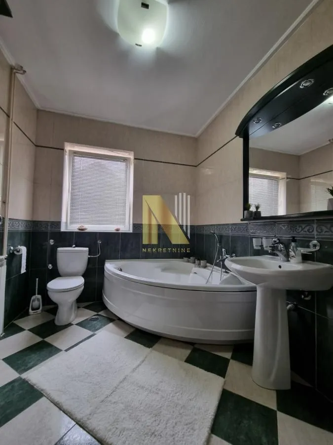 Izdavanje, četvorosoban stan, 210m², Telep, Novi Sad Sve Podlokacije