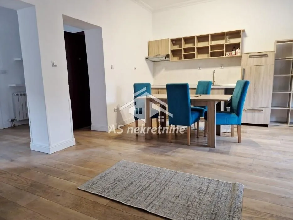 Izdavanje, poslovni prostor, 72m², Kalenić Pijaca, Vračar Sve Podlokacije