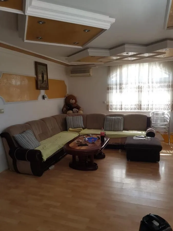 Izdavanje, četvorosoban stan, 160m², Galenika, Beograd